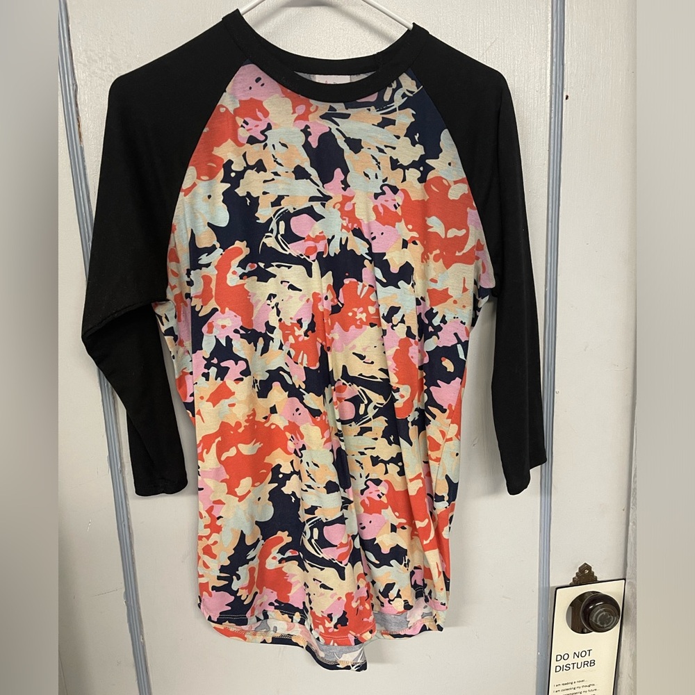 Lularoe Randy Raglan Top size Medium- Color Multiple abstract print
